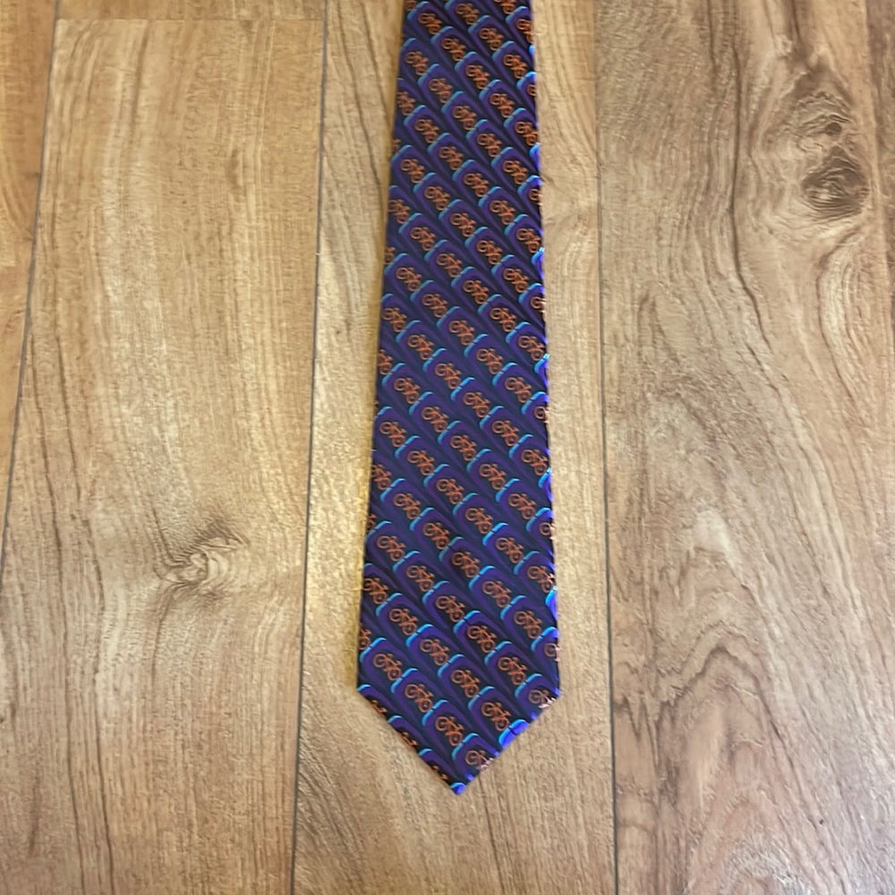 Diane Katzman bicycle neck tie